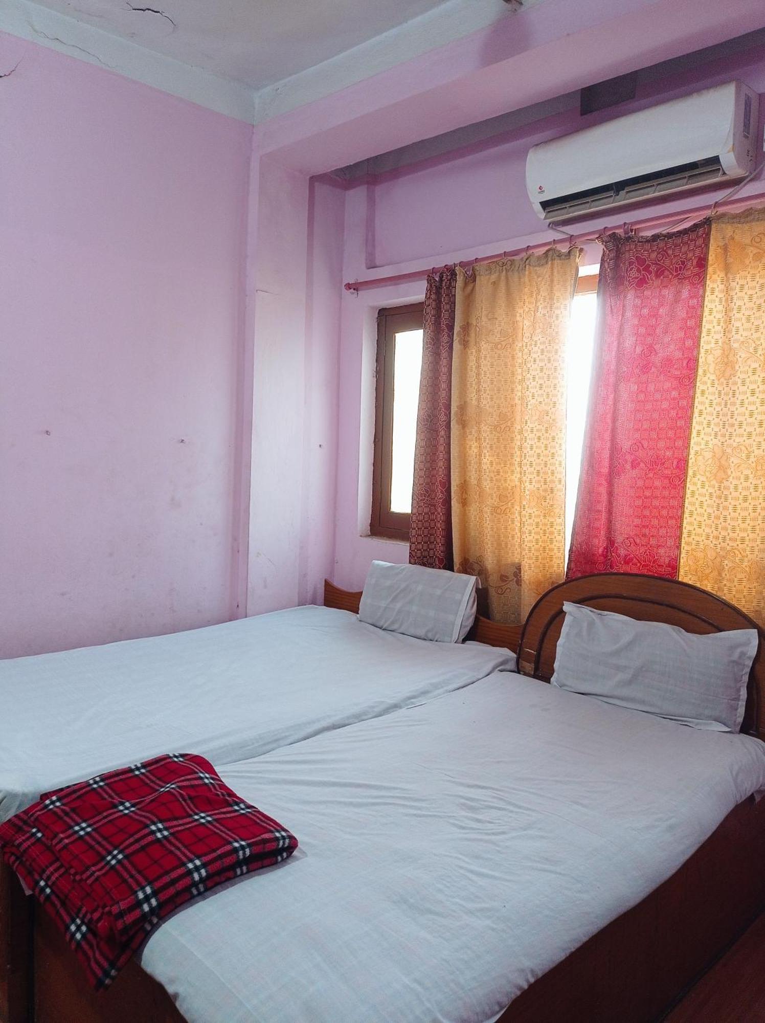 Darshan Namaste Hotel & Lodge Bhairāhawā Buitenkant foto